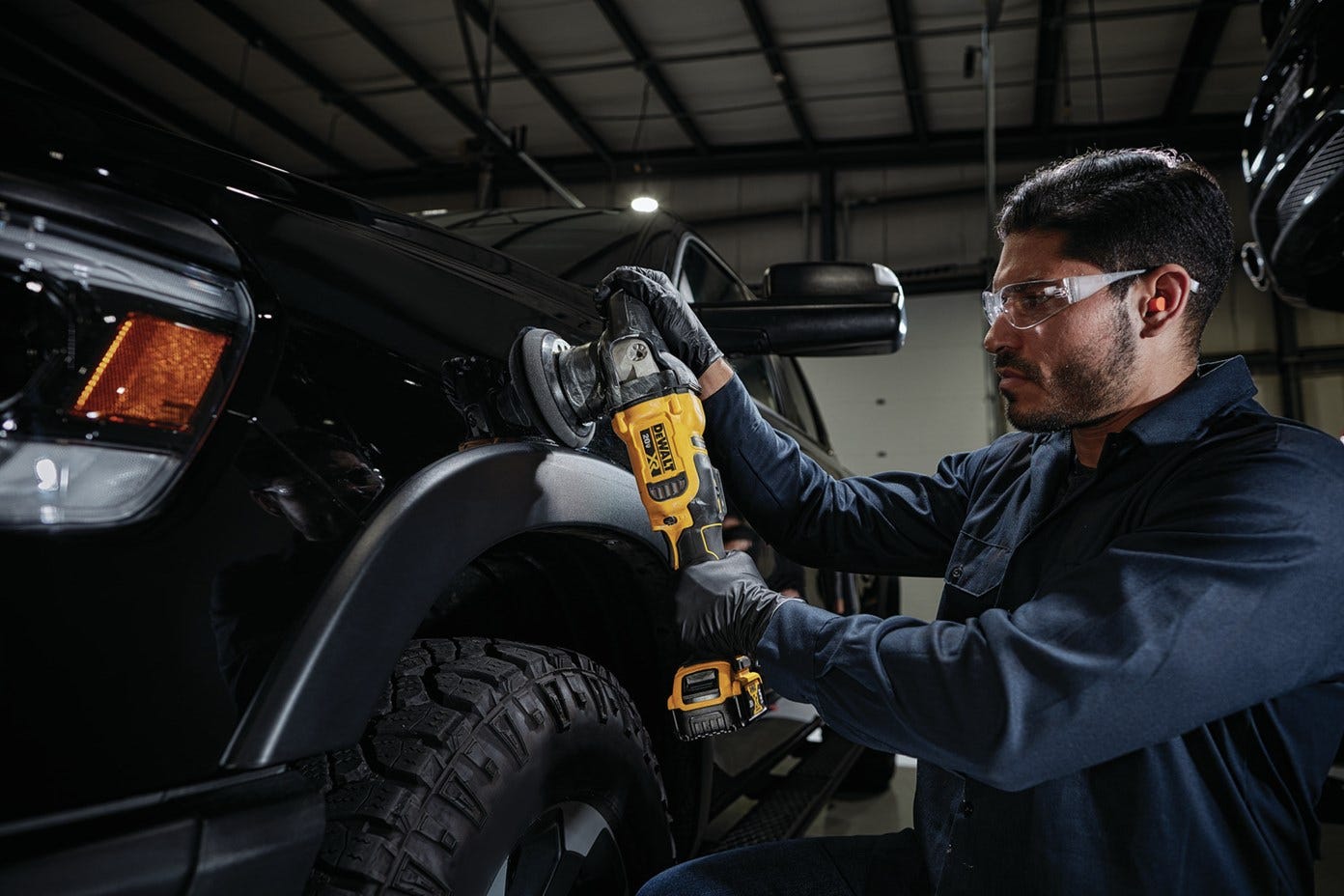 DeWalt DCM848P2 20V MAX XR 5-inch Cordless Variable Speed Random Orbit Polisher 5.0Ah Kit