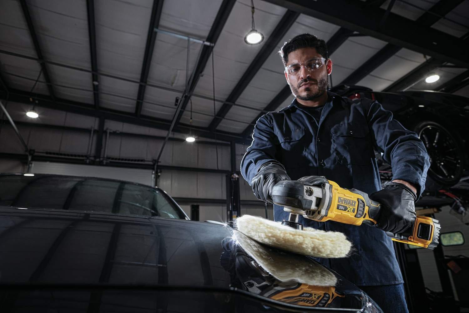DeWalt DCM849P2 20V MAX XR 7-inch Cordless Variable Speed Rotary Polisher 5.0Ah Kit