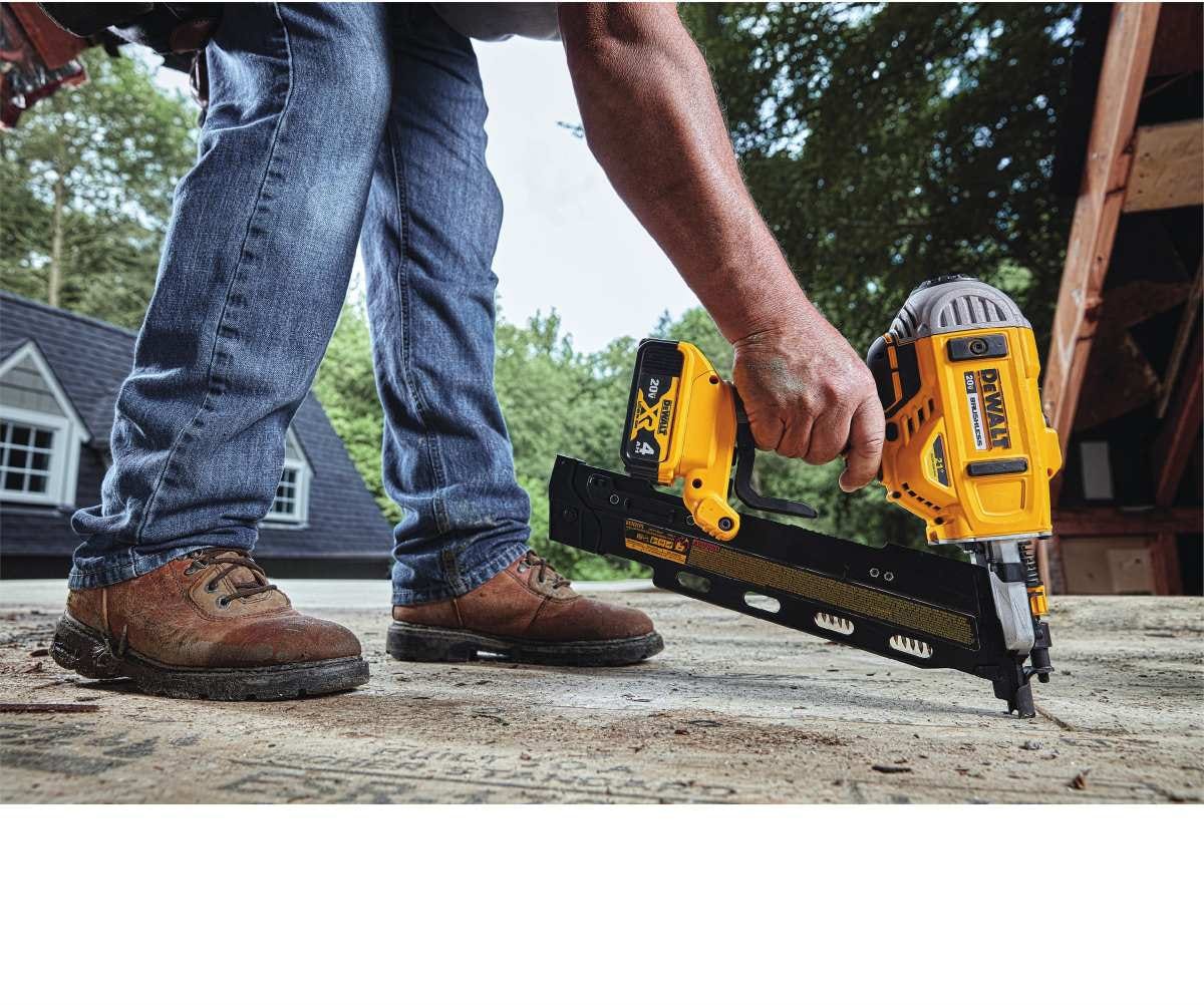 DeWalt DCN21PLB 20V MAX 21-Degree Plastic Collated Cordless Framing Nailer, Tool Only