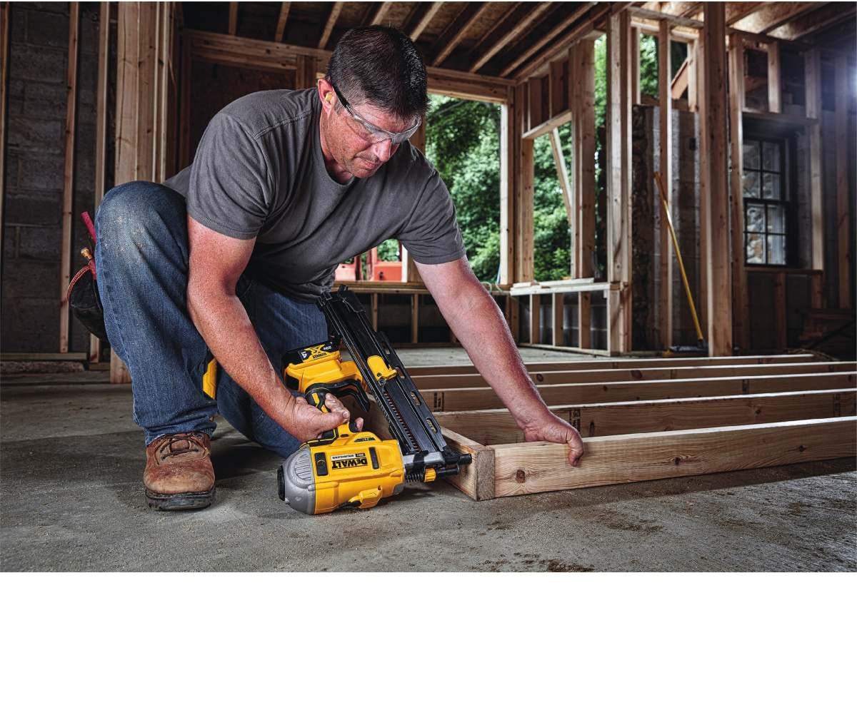 DeWalt DCN21PLB 20V MAX 21-Degree Plastic Collated Cordless Framing Nailer, Tool Only