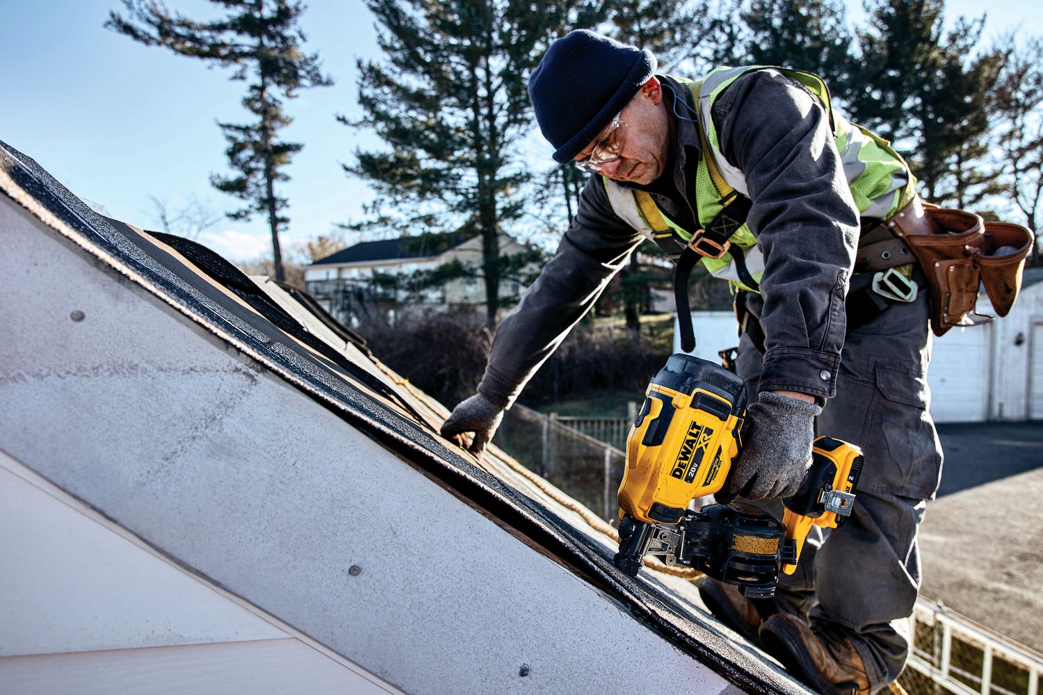 DeWALT DCN45RNB 20V MAX 15-Degree Cordless Coil Roofing Nailer, Tool Only