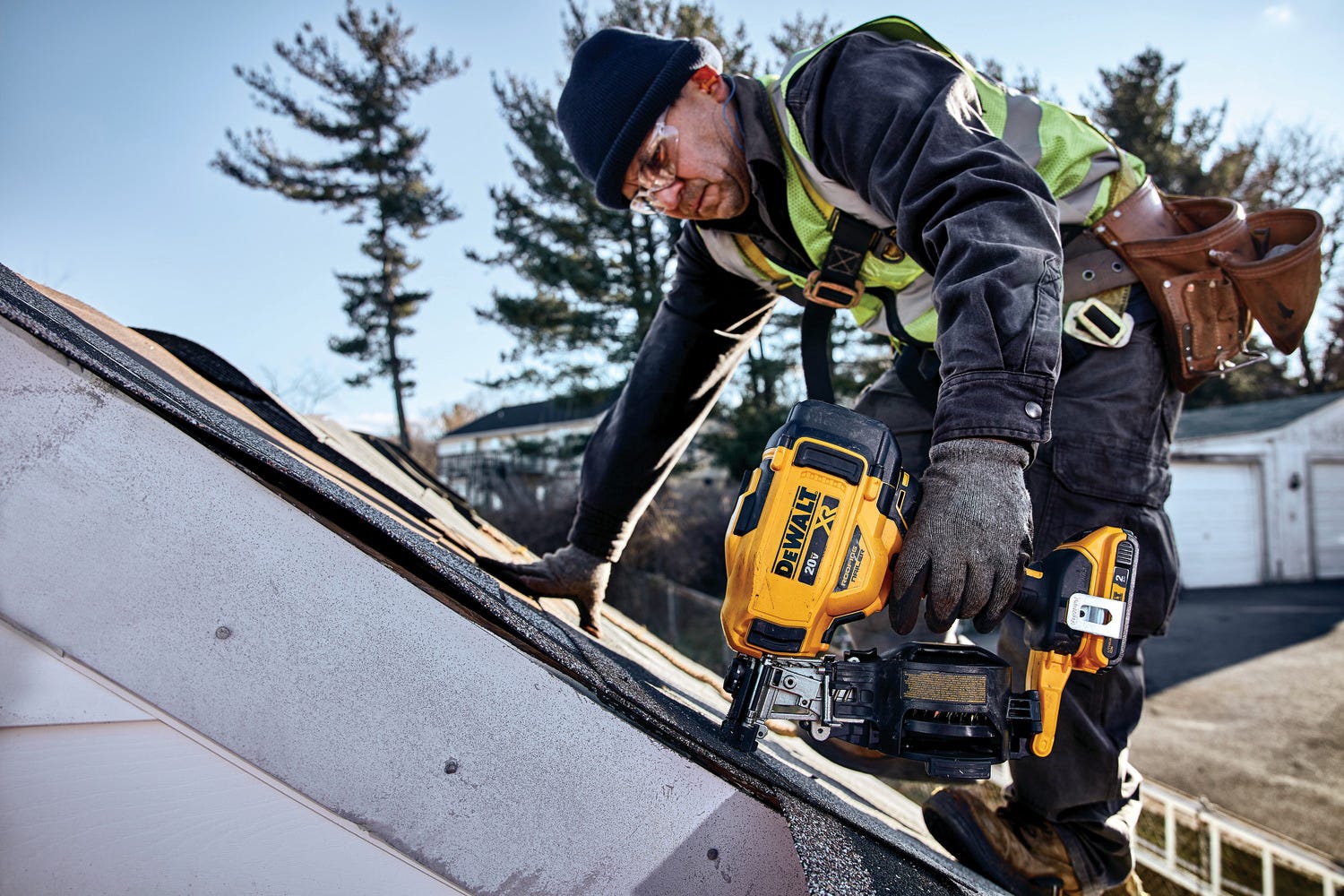 DeWALT DCN45RNB 20V MAX 15-Degree Cordless Coil Roofing Nailer, Tool Only