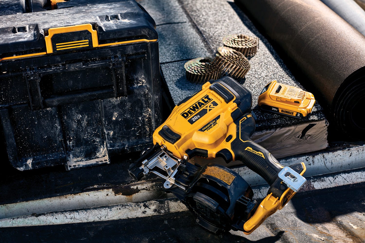 DeWALT DCN45RNB 20V MAX 15-Degree Cordless Coil Roofing Nailer, Tool Only