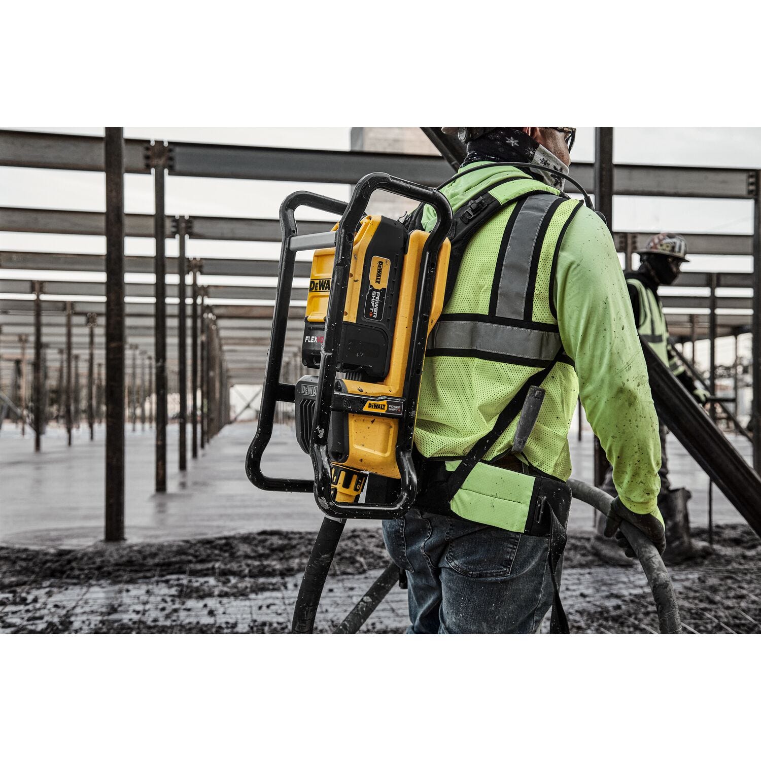 DeWALT DCPS310AG2 POWERSHIFT™ Backpack Concrete Vibrator Kit