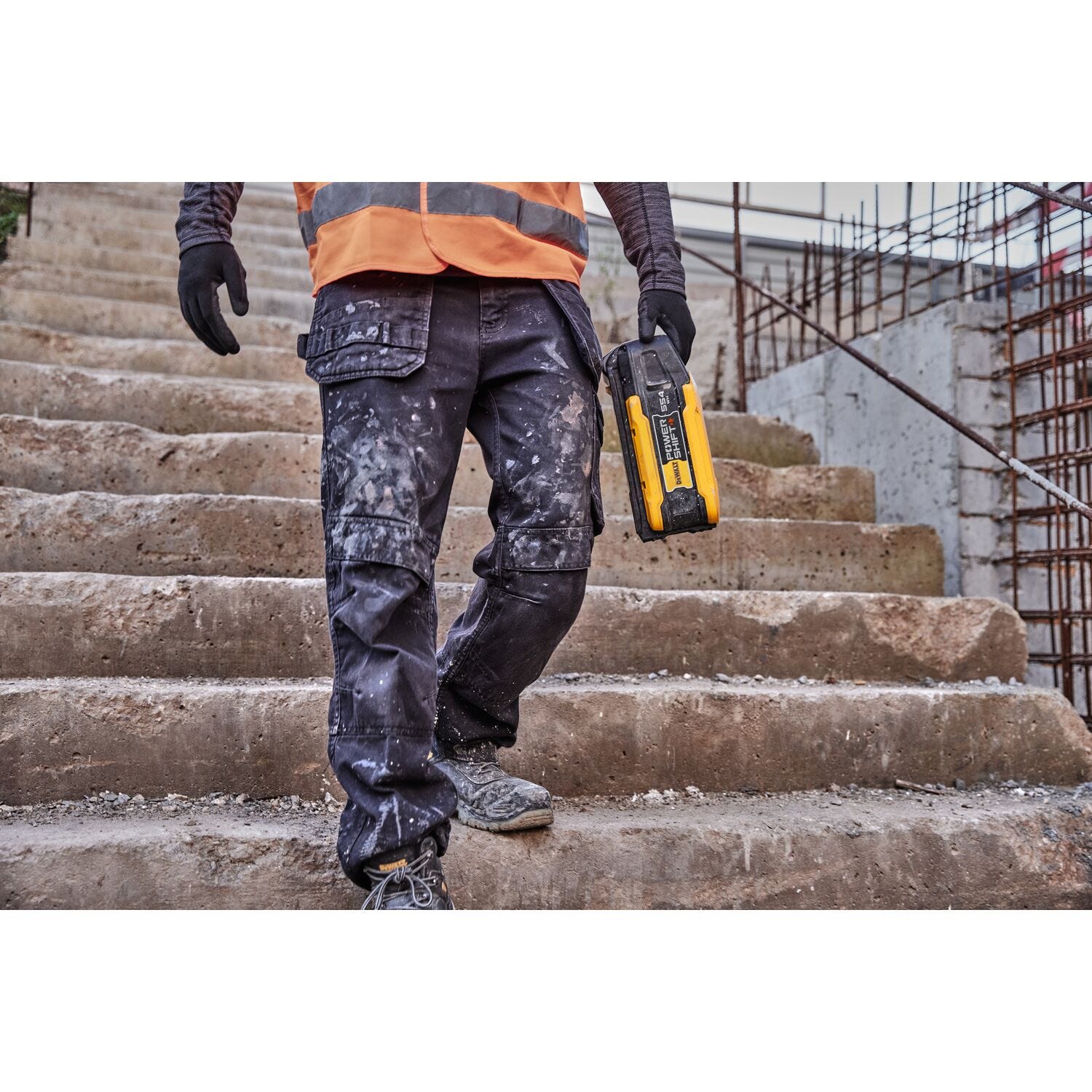DeWALT DCPS320AG2 POWERSHIFT™ Concrete Vibrator Kit