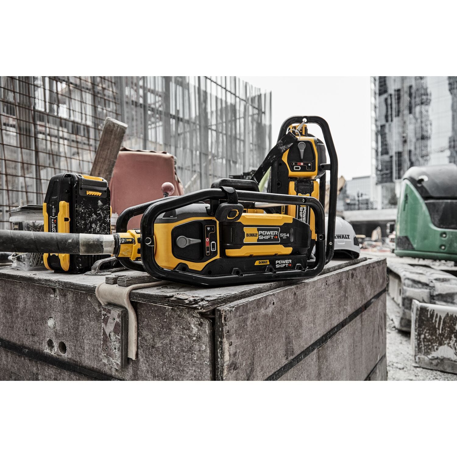 DeWALT DCPS320AG2 POWERSHIFT™ Concrete Vibrator Kit
