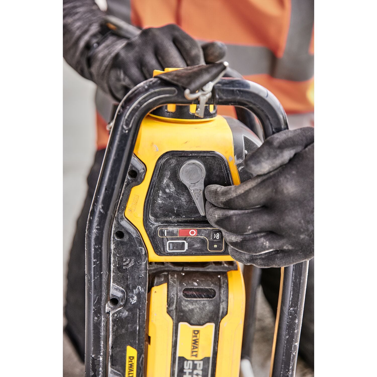 DeWALT DCPS320AG2 POWERSHIFT™ Concrete Vibrator Kit
