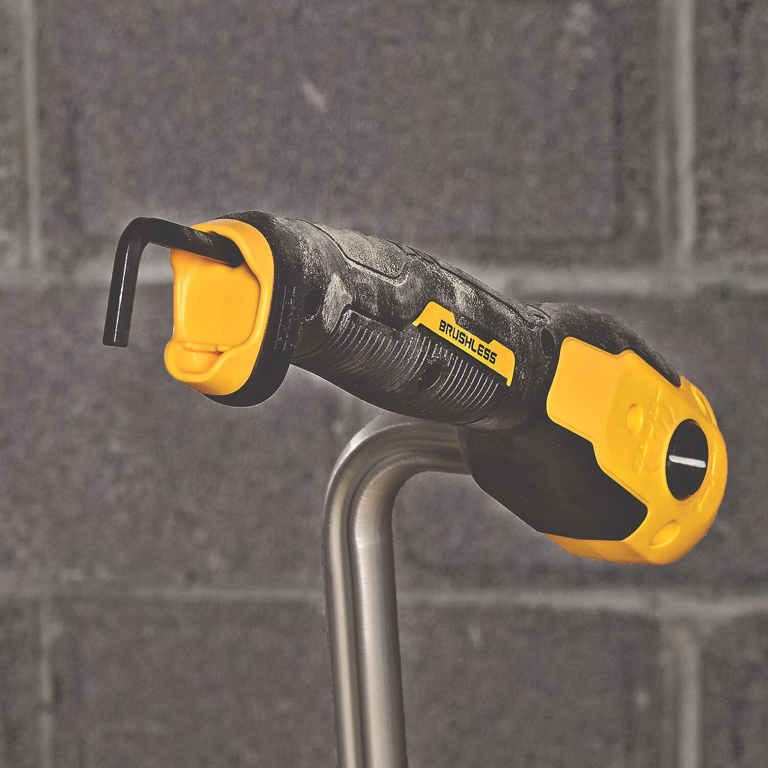 DeWALT DCPS330AG2 POWERSHIFT™ Concrete Power Screed Kit