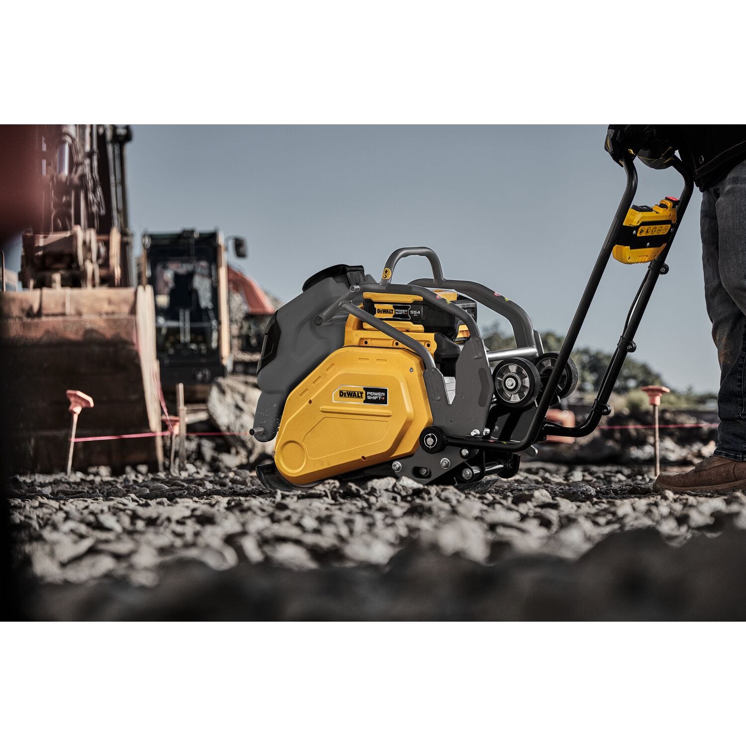 DeWALT DCPS7154AG2 POWERSHIFT™ Forward Plate Compactor Kit