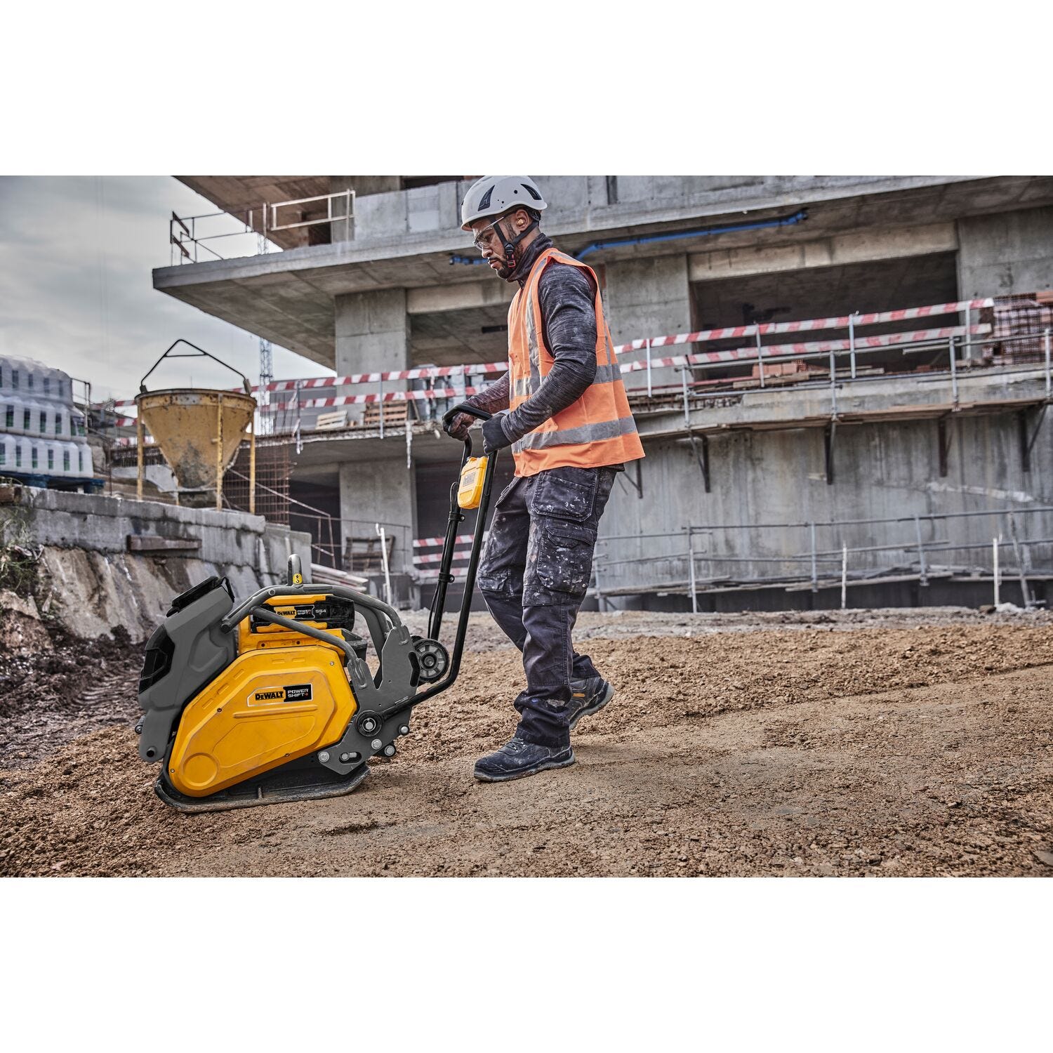 DeWALT DCPS7154AG2 POWERSHIFT™ Forward Plate Compactor Kit