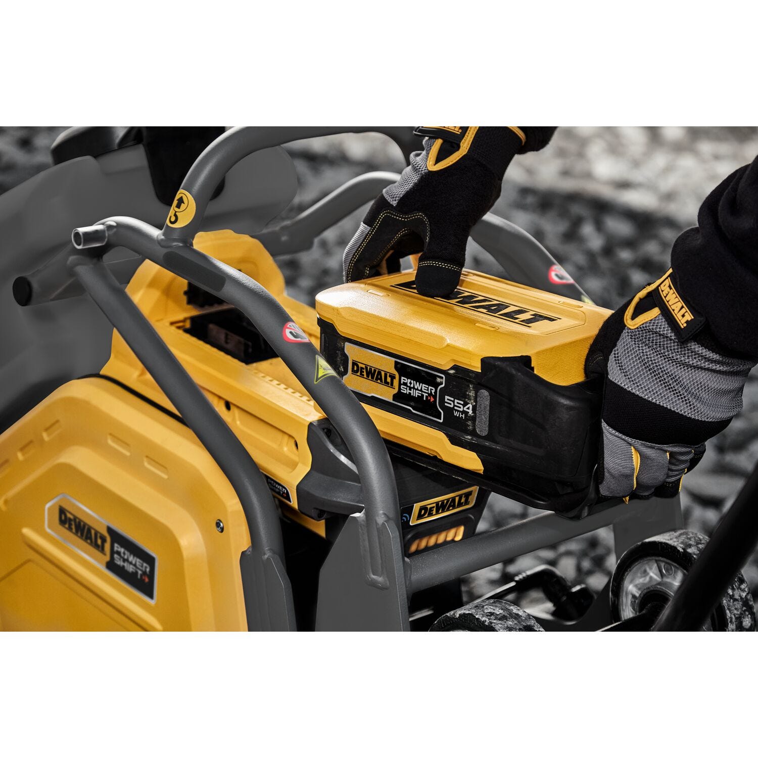 DeWALT DCPS7154AG2 POWERSHIFT™ Forward Plate Compactor Kit