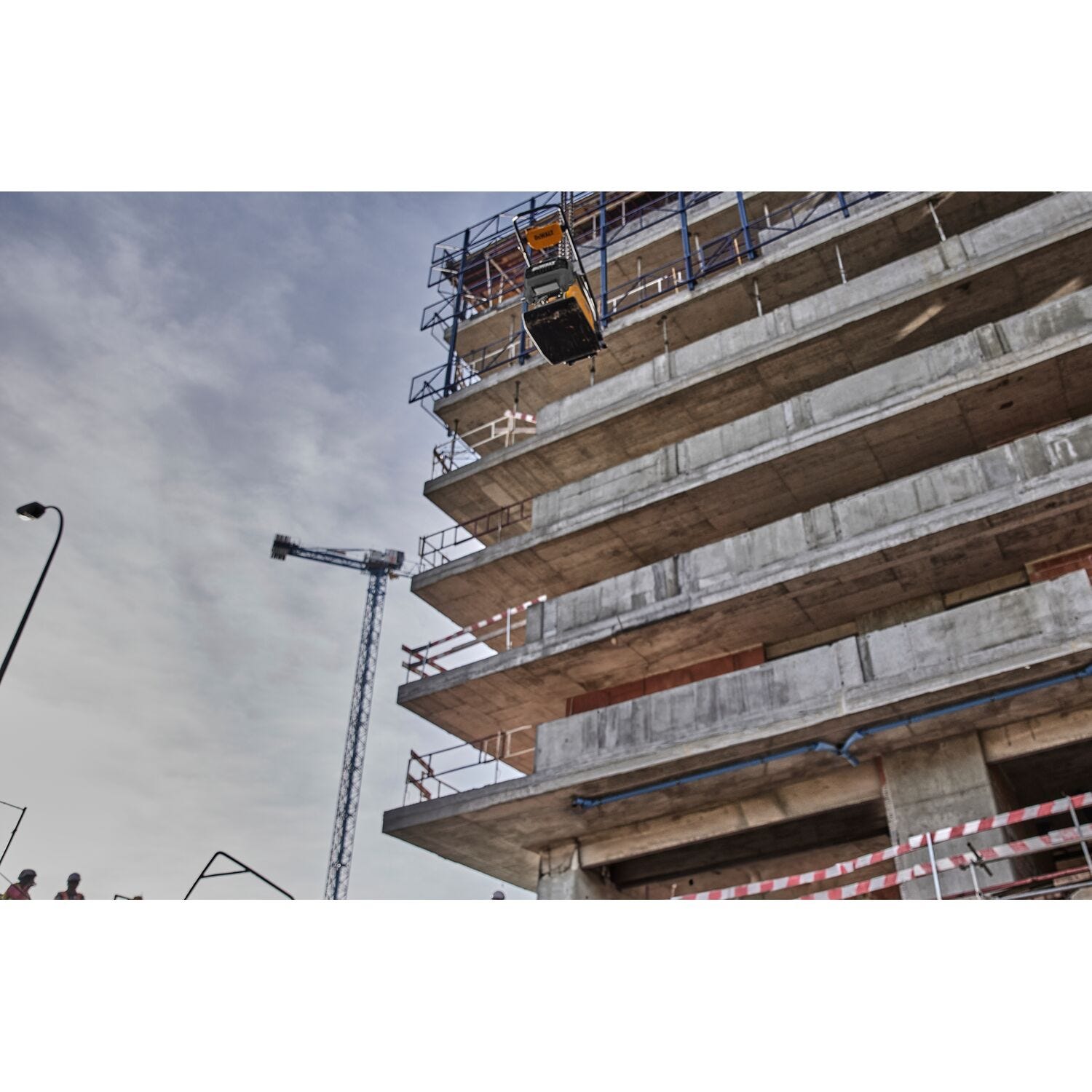 DeWALT DCPS7154AG2 POWERSHIFT™ Forward Plate Compactor Kit