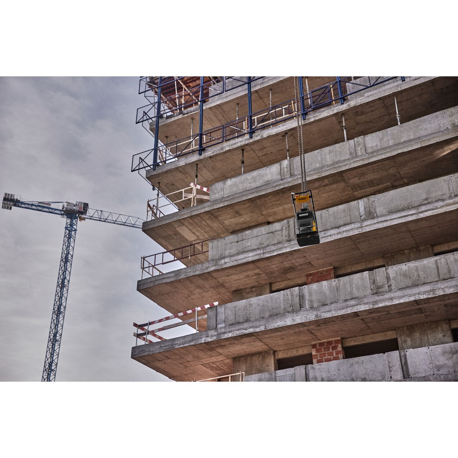 DeWALT DCPS7154AG2 POWERSHIFT™ Forward Plate Compactor Kit