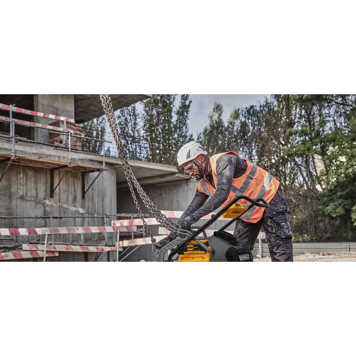 DeWALT DCPS7154AG2 POWERSHIFT™ Forward Plate Compactor Kit