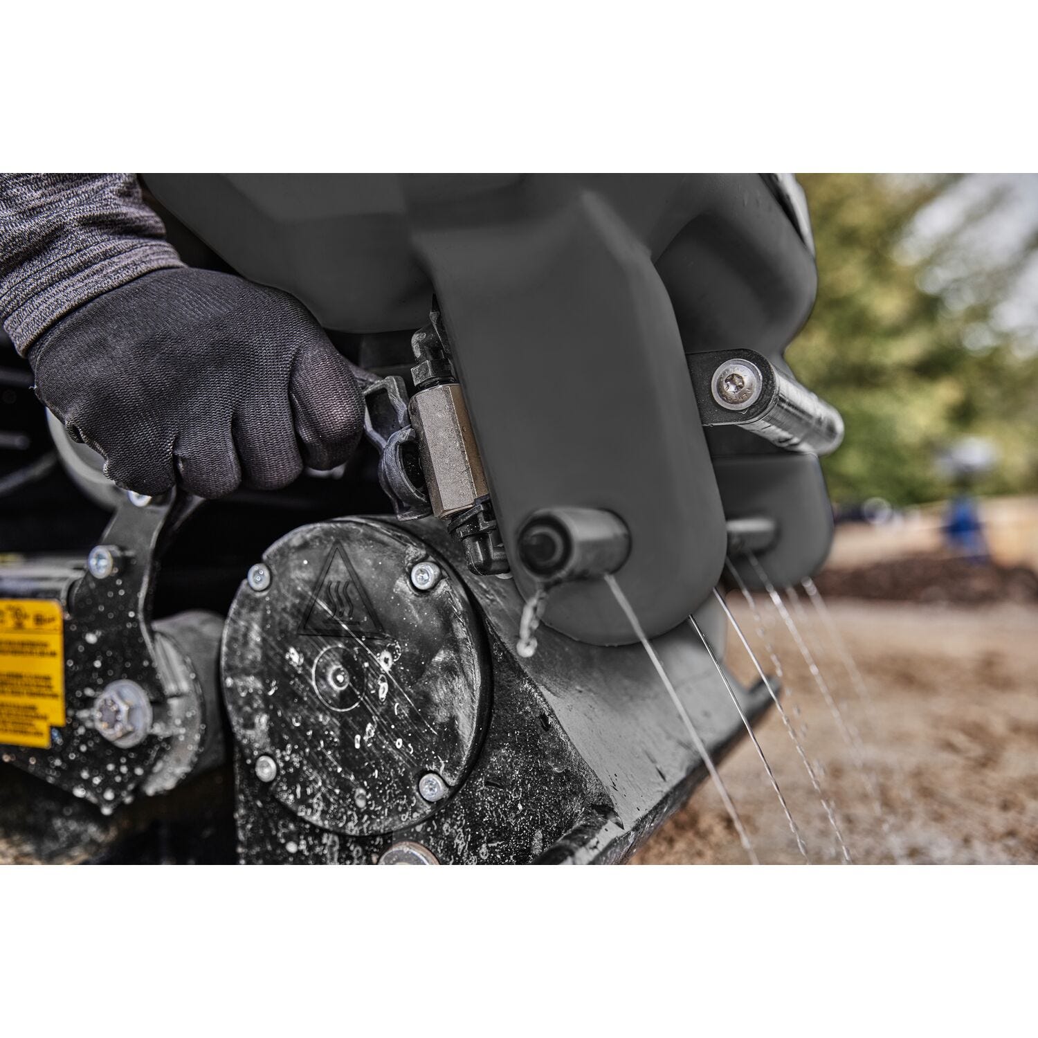 DeWALT DCPS7154AG2 POWERSHIFT™ Forward Plate Compactor Kit