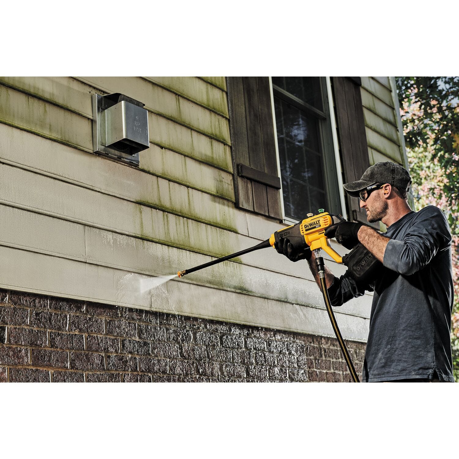 DeWALT DCPW550P1 20V Max 550-PSI Cordless Power Cleaner 5.0Ah Kit