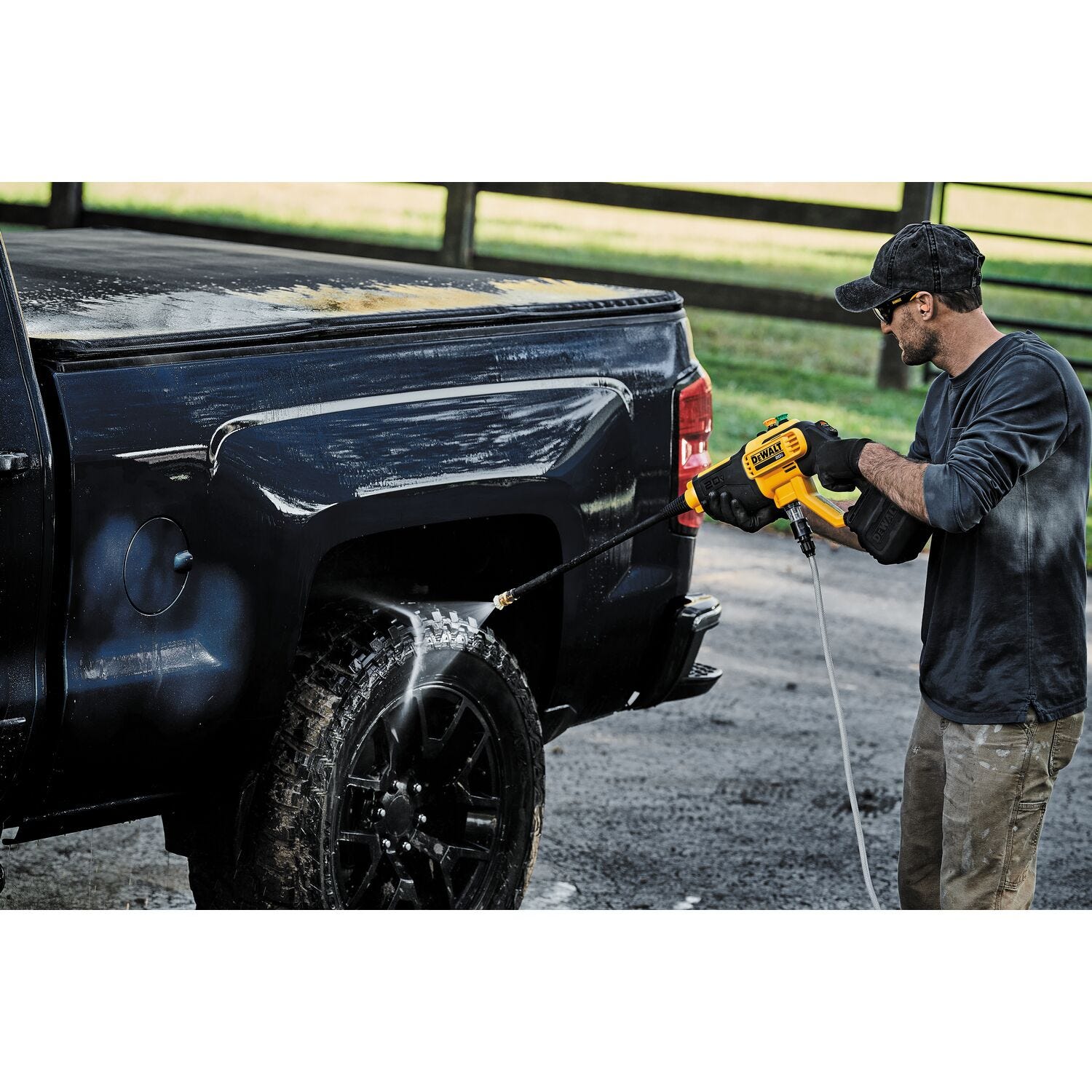 DeWALT DCPW550B 20V MAX 550-PSI Cordless Power Cleaner - Tool Only