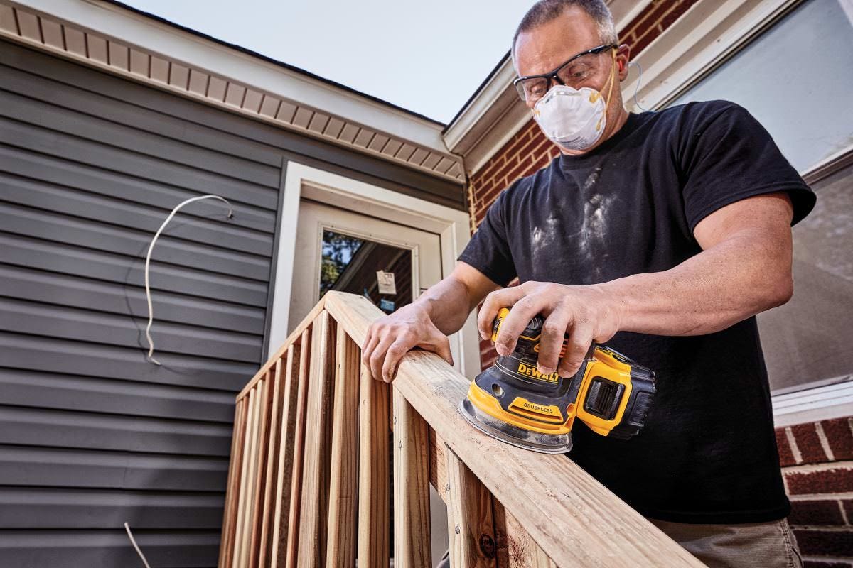 DeWalt DCW210P1 20V MAX XR Brushless 5-Inch Cordless Sander 5.0Ah Kit