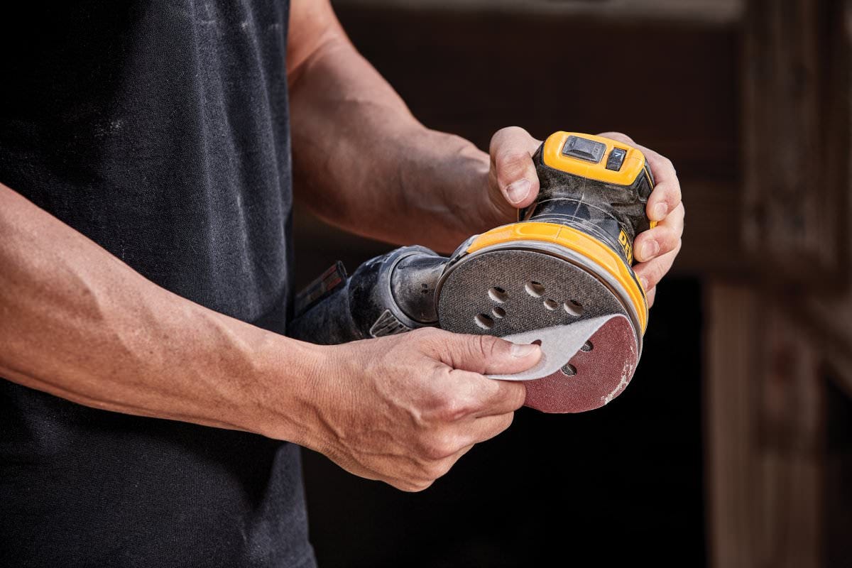 DeWalt DCW210D1 20V MAX XR Brushless 5-Inch Cordless Sander 2.0Ah Kit