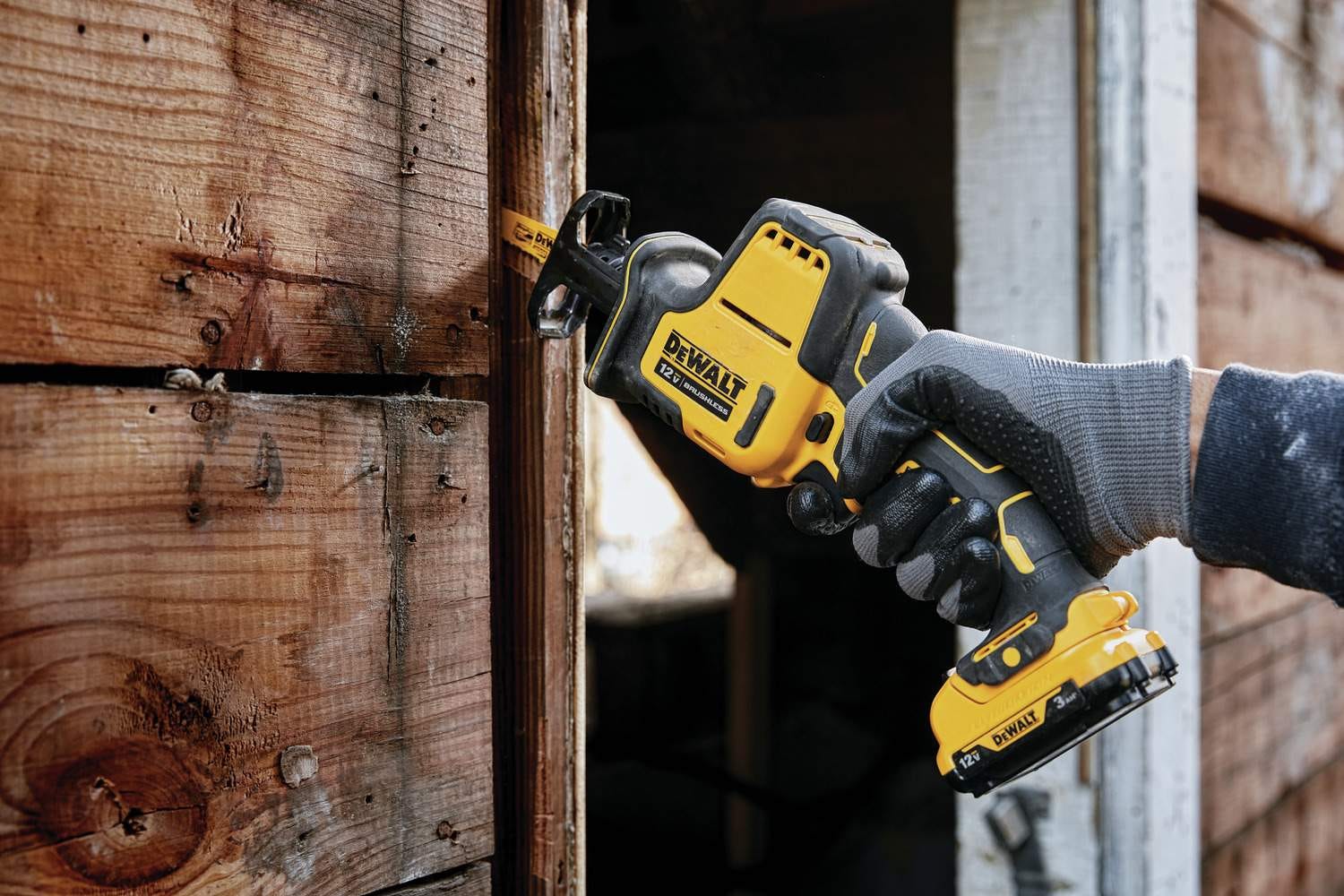 DeWalt DCS312G1 XTREME 12V MAX Brushless One-Handed Reciprocating Saw 3.0Ah Kit