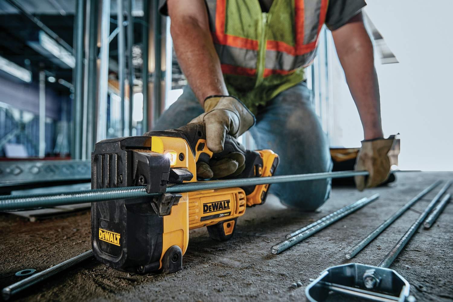 Dewalt DCS350D1 20V MAX Cordless Threaded Rod Cutter Kit