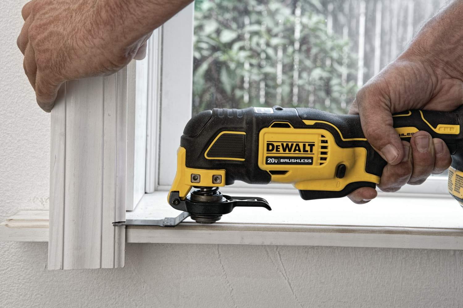 DeWALT DCS354B 20V MAX Atomic Brushless Oscillating Multi-Tool, Tool Only