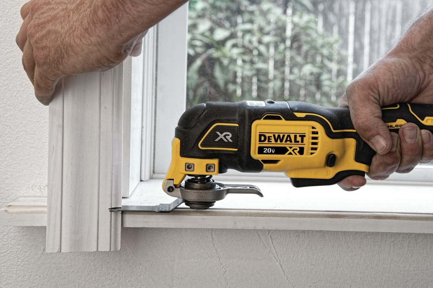 DeWalt DCS356D1 20V MAX XR Brushless Cordless 3-Speed Oscillating Multi-Tool 2.0Ah Kit
