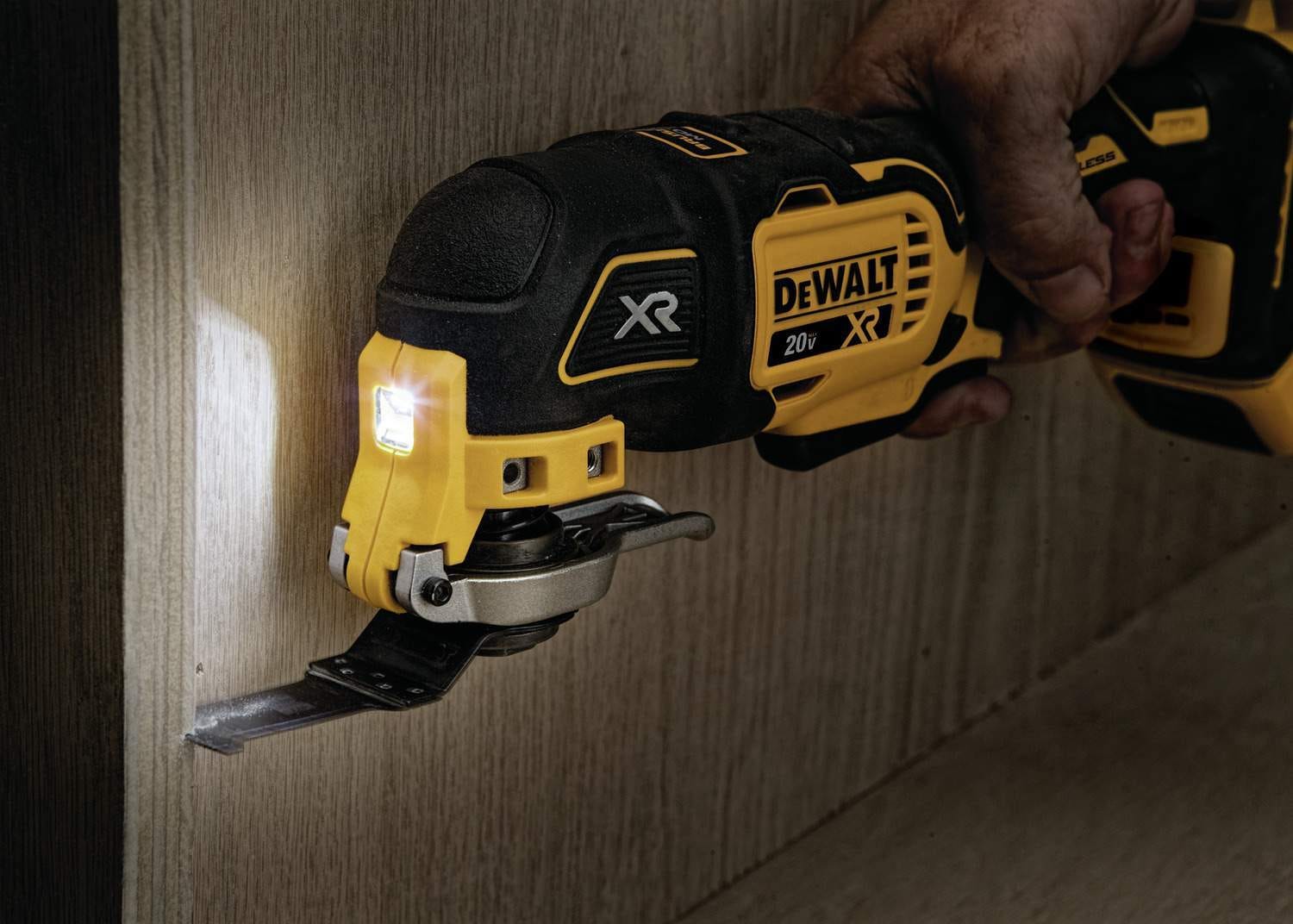 DeWalt DCS356D1 20V MAX XR Brushless Cordless 3-Speed Oscillating Multi-Tool 2.0Ah Kit