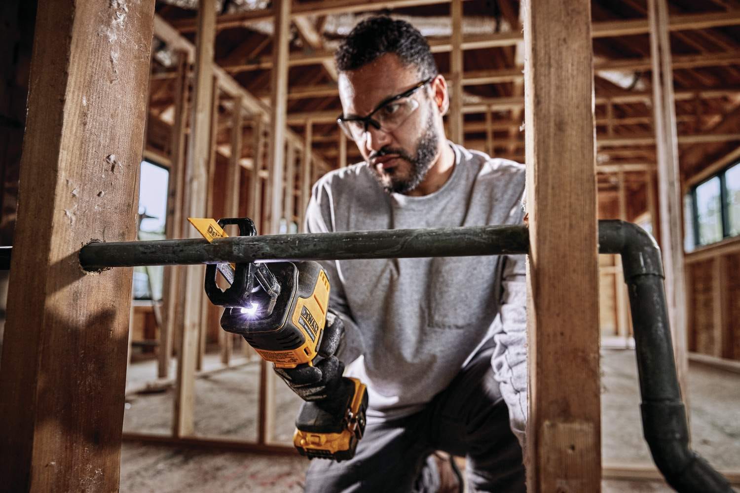 DeWalt DCS369P1 Atomic 20V MAX Cordless One-Handed Reciprocating Saw 5.0Ah Kit