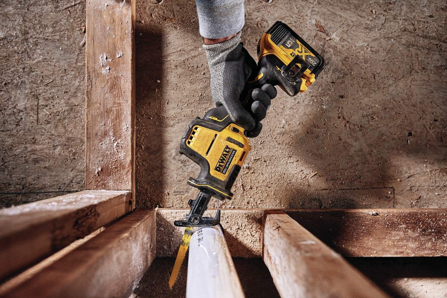 DeWalt DCS369P1 Atomic 20V MAX Cordless One-Handed Reciprocating Saw 5.0Ah Kit