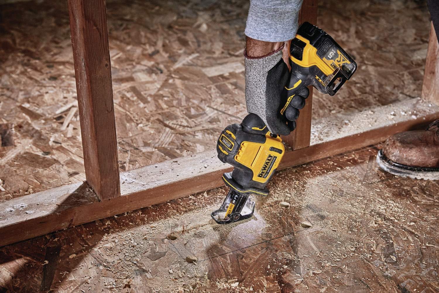 DeWalt DCS369P1 Atomic 20V MAX Cordless One-Handed Reciprocating Saw 5.0Ah Kit