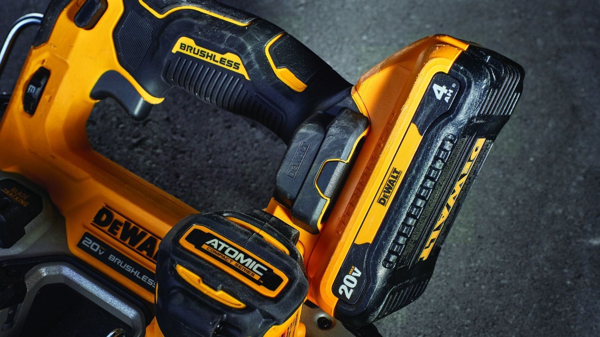 DEWALT DCS377Q1 ATOMIC 20V MAX Brushless Cordless 1-3/4-in. Bandsaw Kit