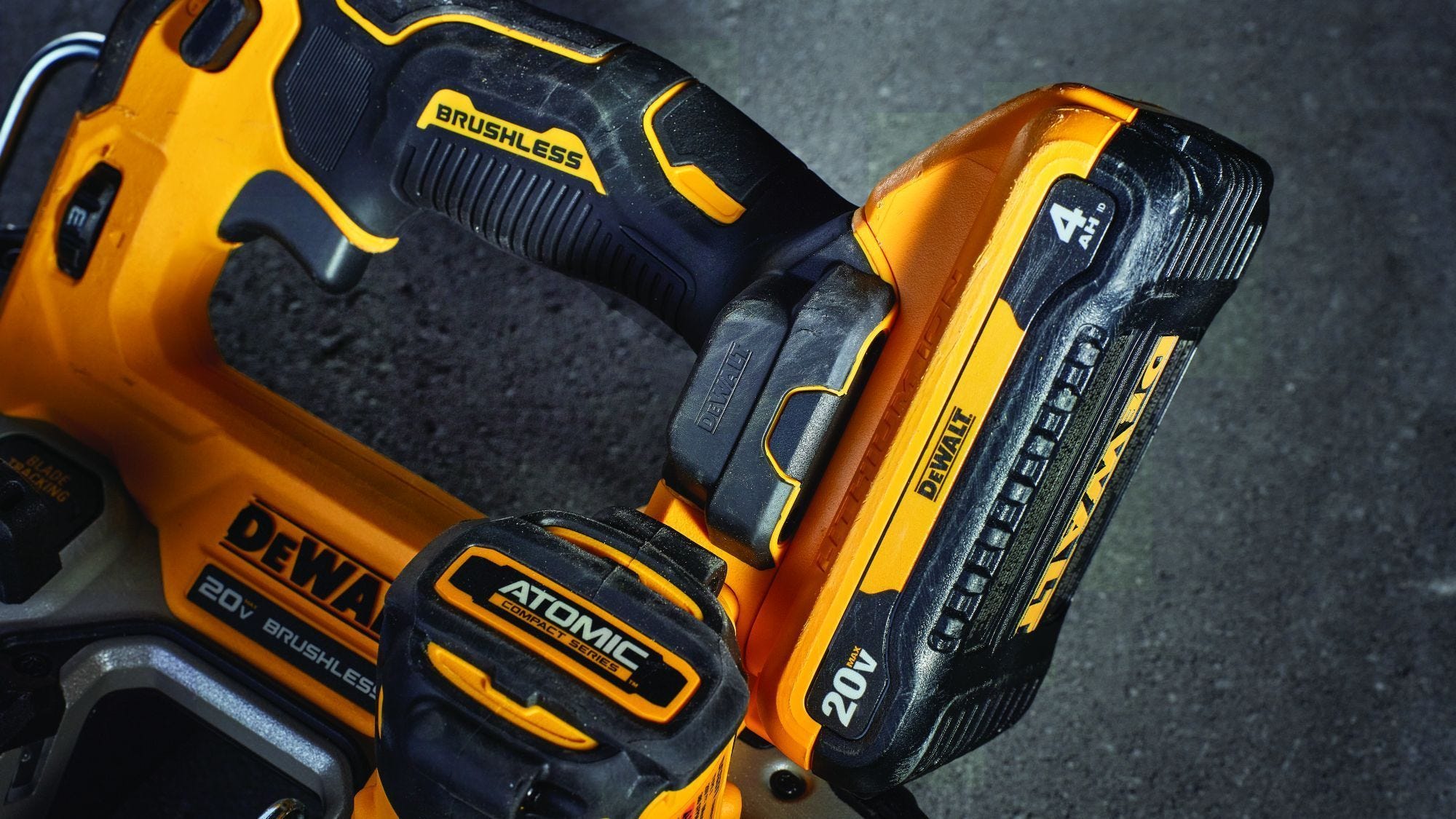 DEWALT DCS377Q1 ATOMIC 20V MAX Brushless Cordless 1-3/4-in. Bandsaw Kit