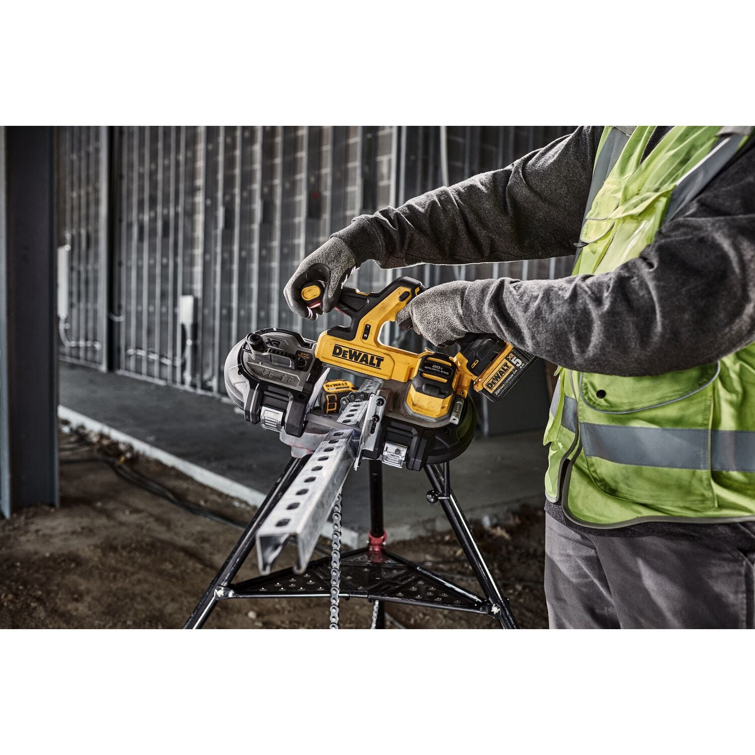 DeWalt DCS379P1 20V MAX XR Brushless 3-1/4 in. Mid-Sized Dual Switch Band Saw 5.0Ah Kit