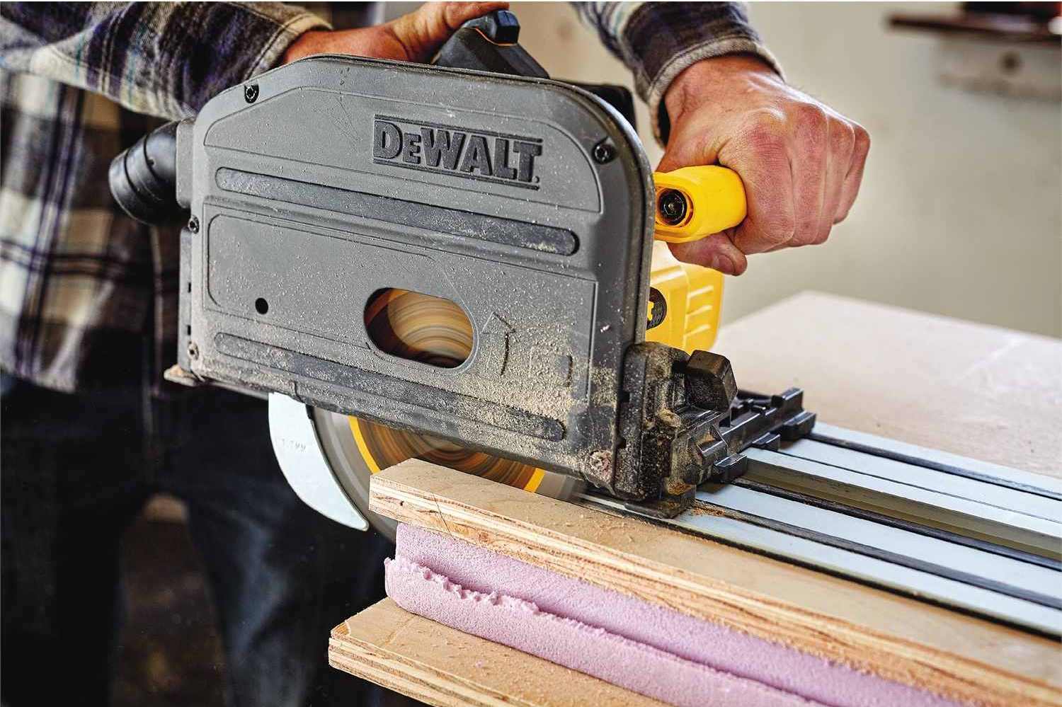 DeWalt DCS520ST1 60V Max 6-1/2" Cordless FlexVolt Tracksaw 6AH Kit w/ 59" Rail