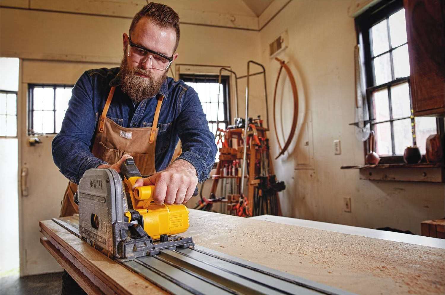 DeWalt DCS520ST1 60V Max 6-1/2-Inch Cordless FlexVolt Track Saw 6.0Ah Kit w/ 59-Inch Rail