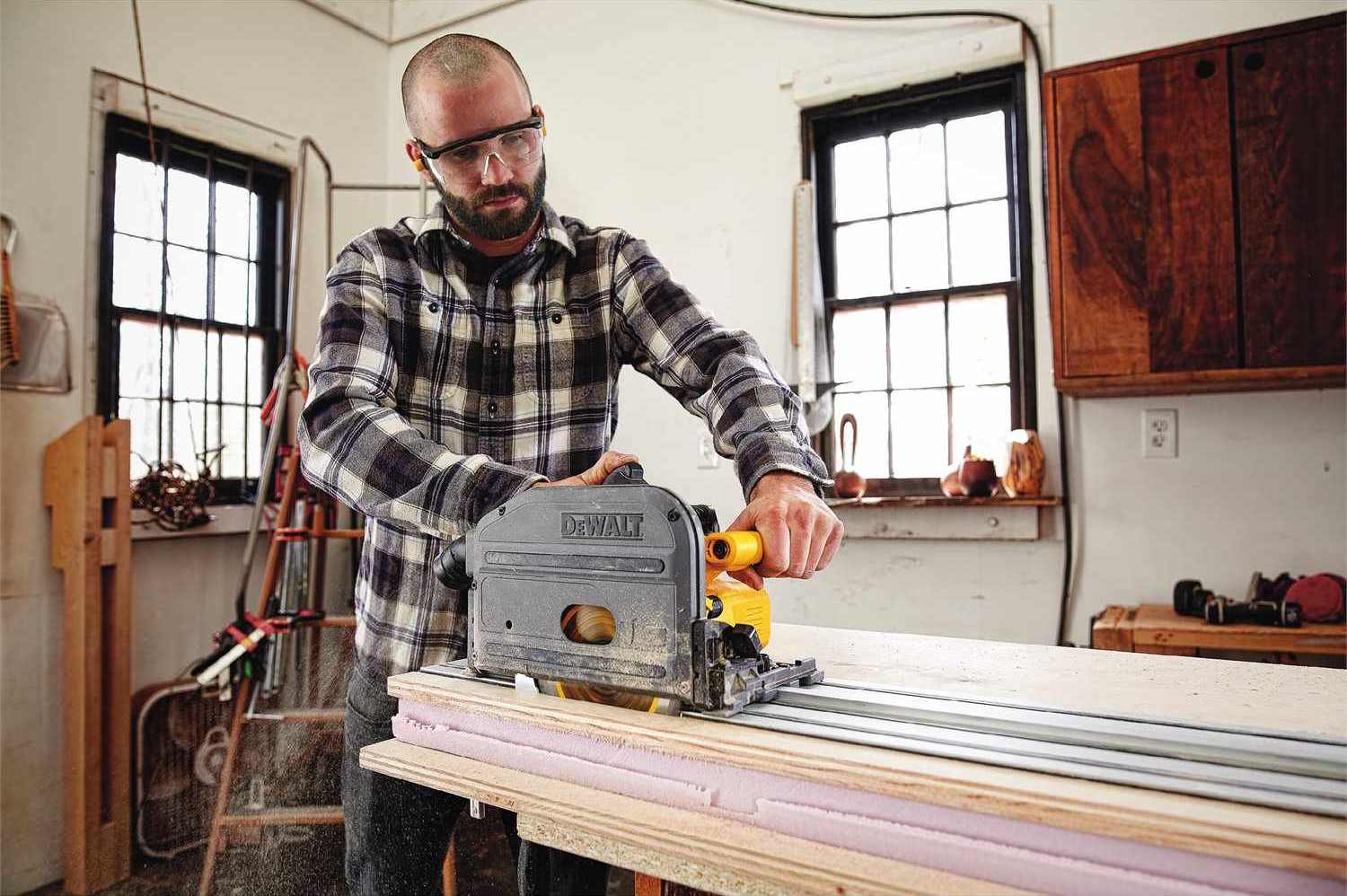 DeWalt DCS520ST1 60V Max 6-1/2-Inch Cordless FlexVolt Track Saw 6.0Ah Kit w/ 59-Inch Rail
