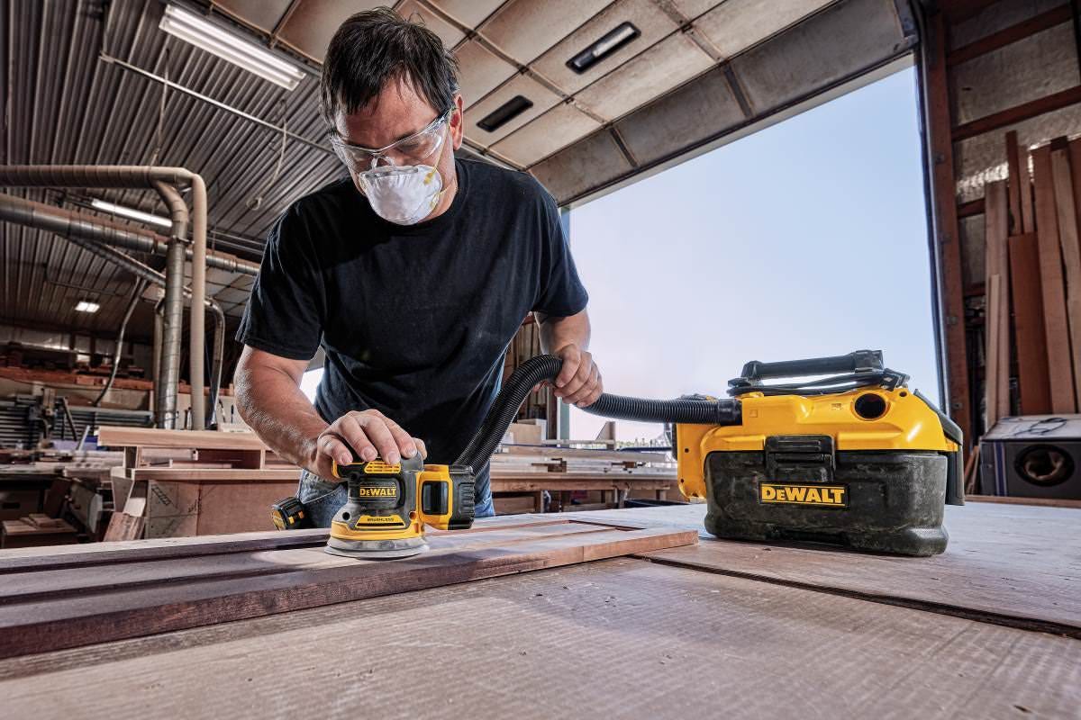 DeWalt DCW210P1 20V MAX XR Brushless 5-Inch Cordless Sander 5.0Ah Kit