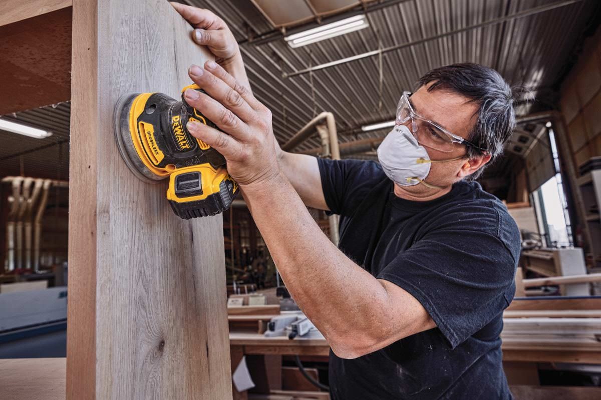 DeWalt DCW210P1 20V MAX XR Brushless 5-Inch Cordless Sander 5.0Ah Kit