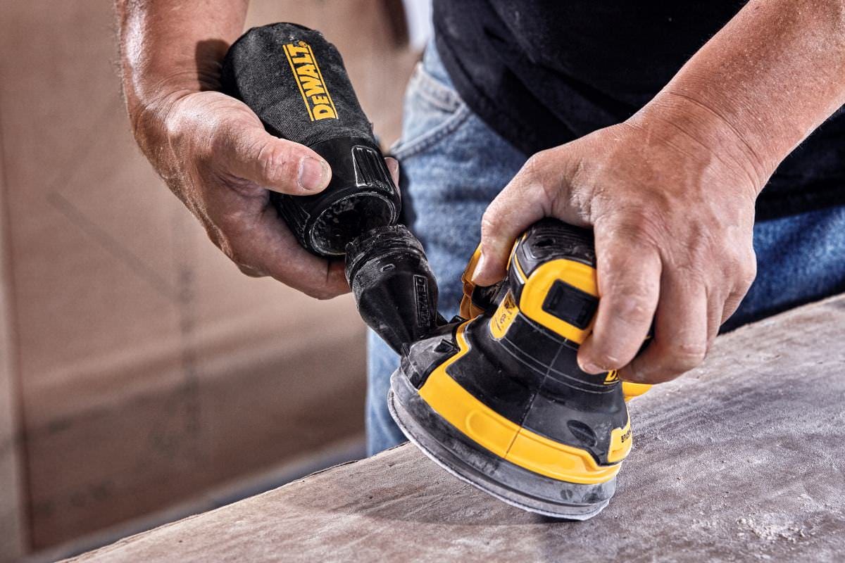 DeWalt DCW210P1 20V MAX XR Brushless 5-Inch Cordless Sander 5.0Ah Kit