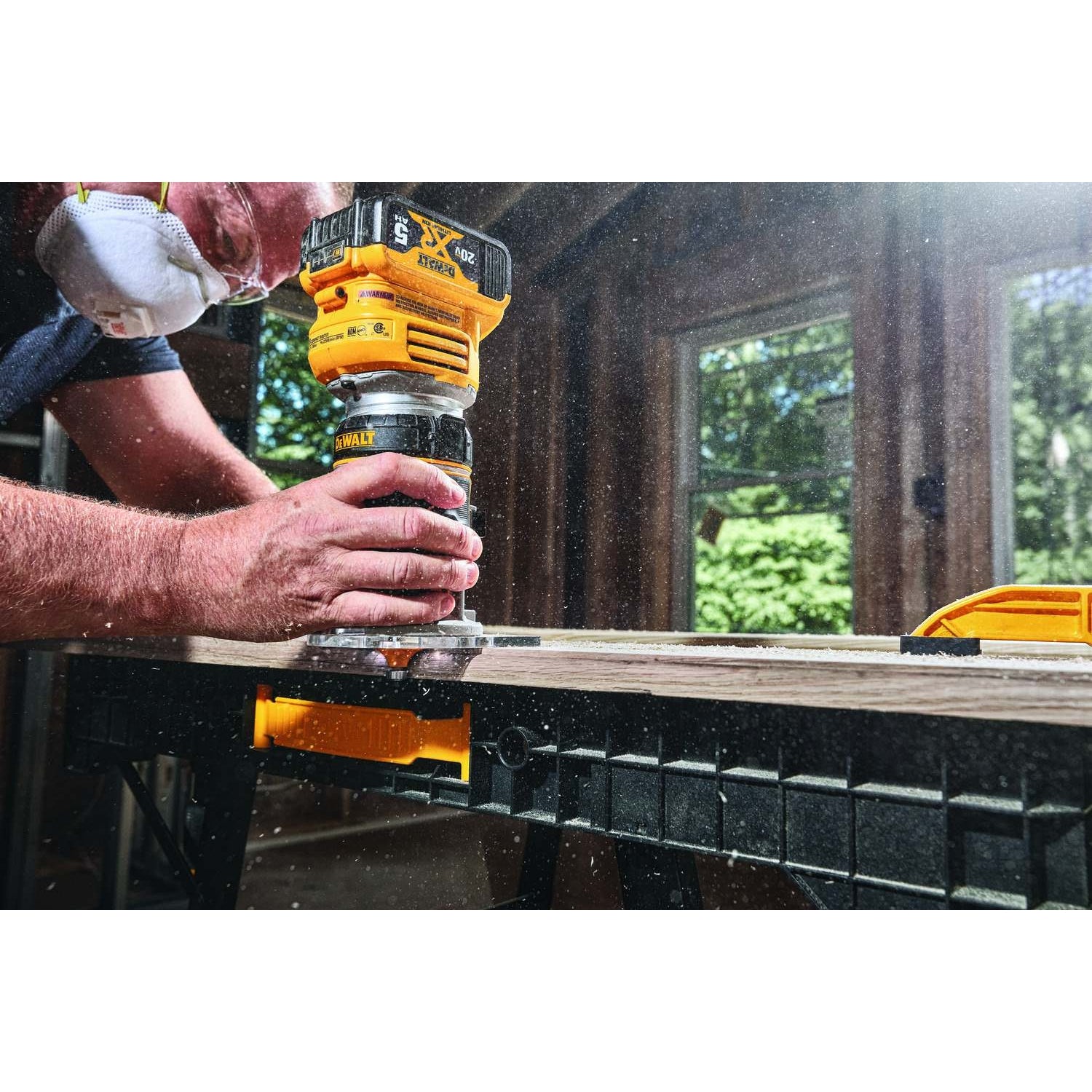 DeWalt DCW600B 20V MAX XR Brushless Cordless Compact Router 5.0Ah Starter Kit