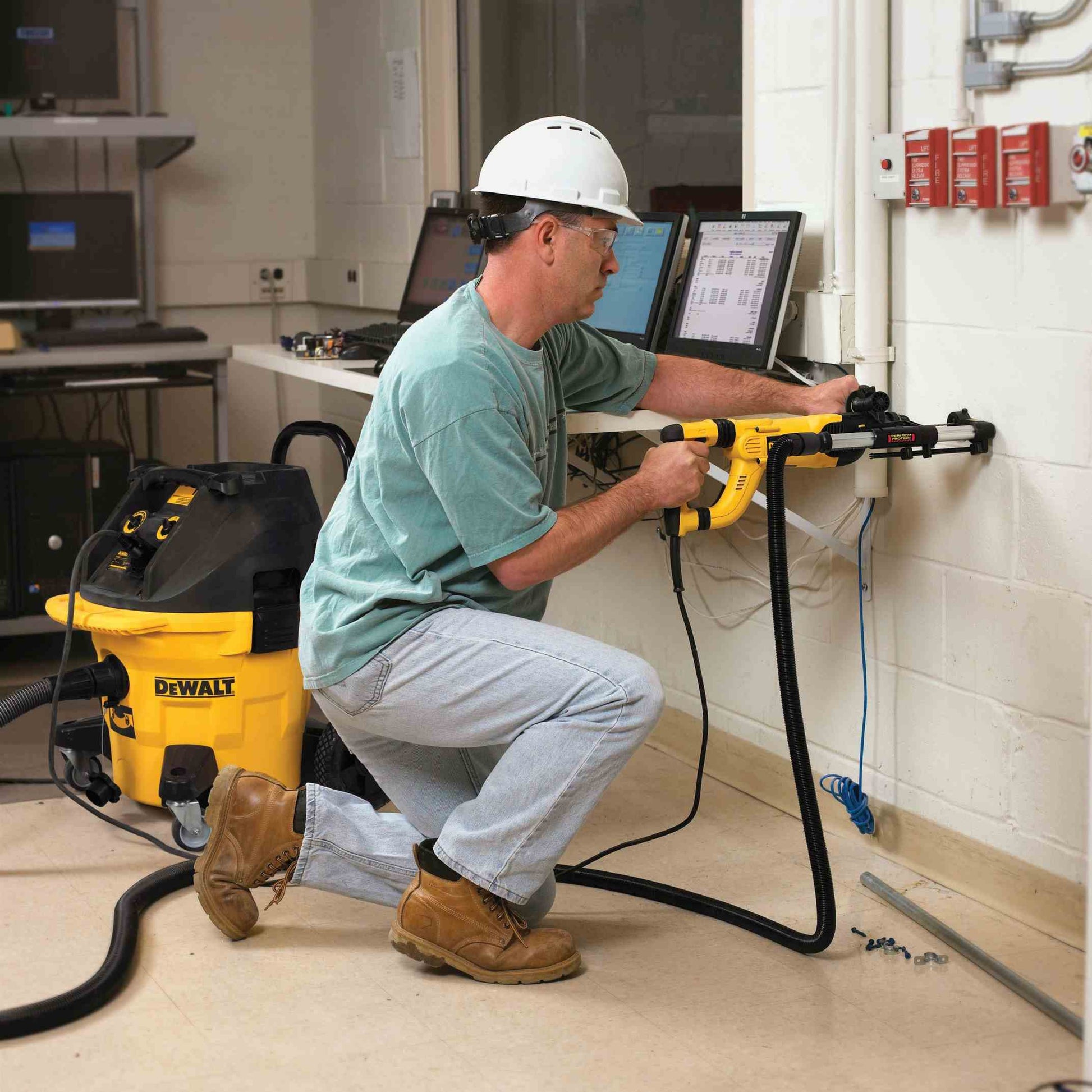 DeWalt D25301D Dust Extractor Telescope w/ Hose for SDS Rotary Hammers