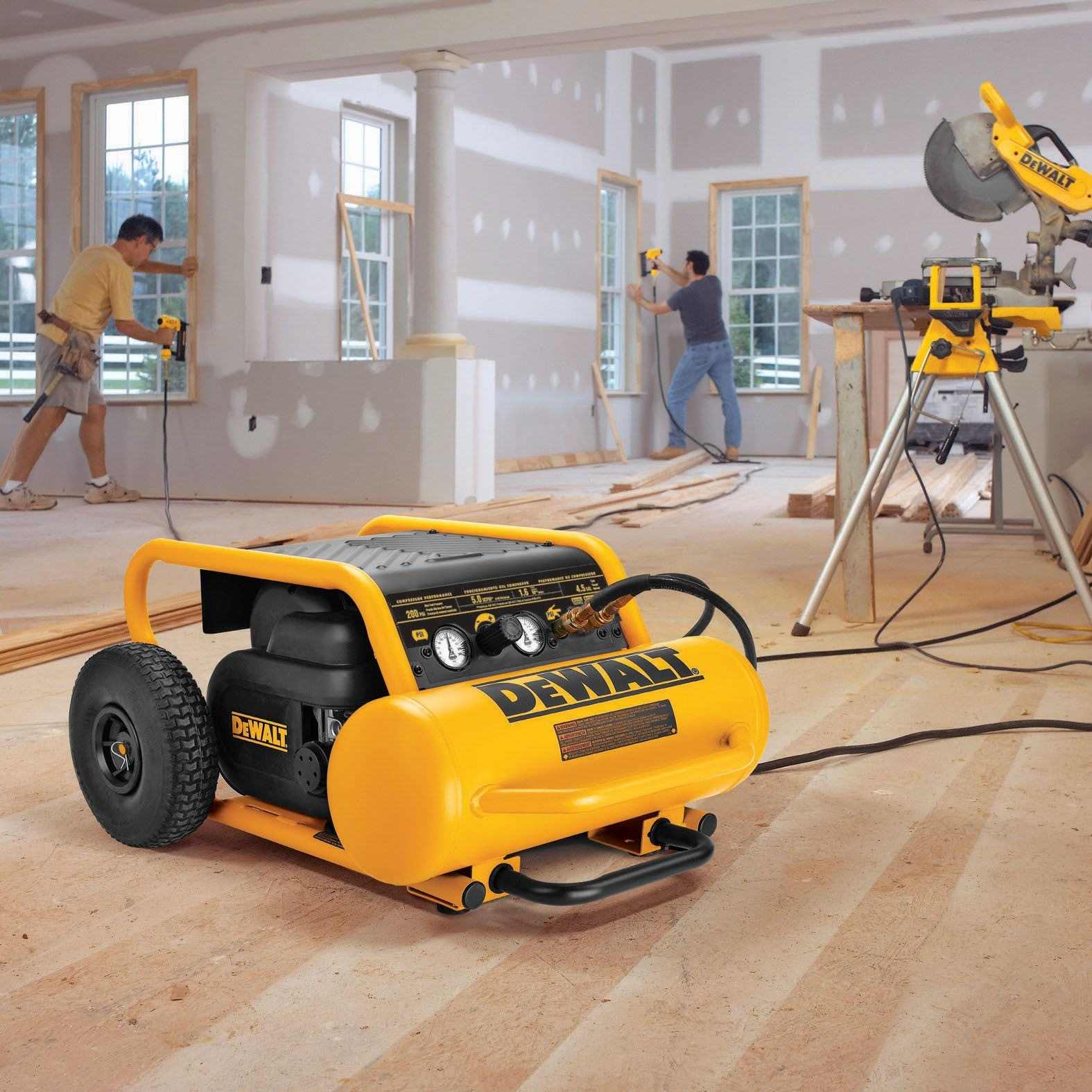 DeWalt D55146 1.6 HP Continuous, 200 PSI, 4.5 Gallon Compressor