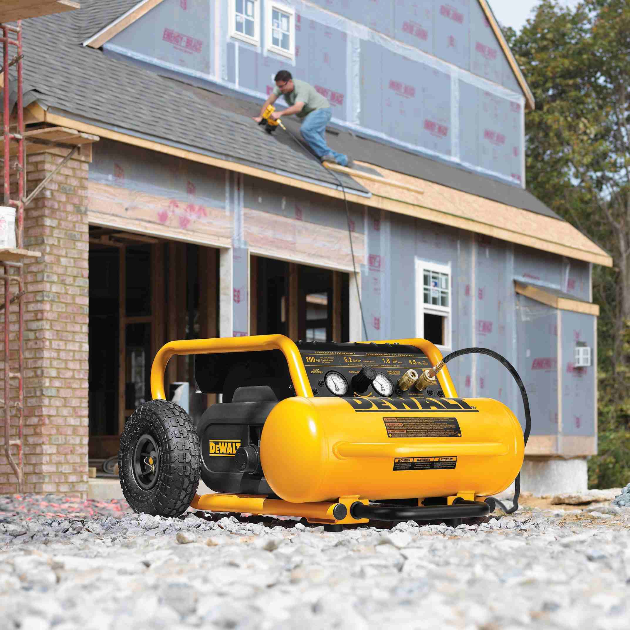 DeWalt D55146 1.6 HP Continuous, 200 PSI, 4.5 Gallon Compressor