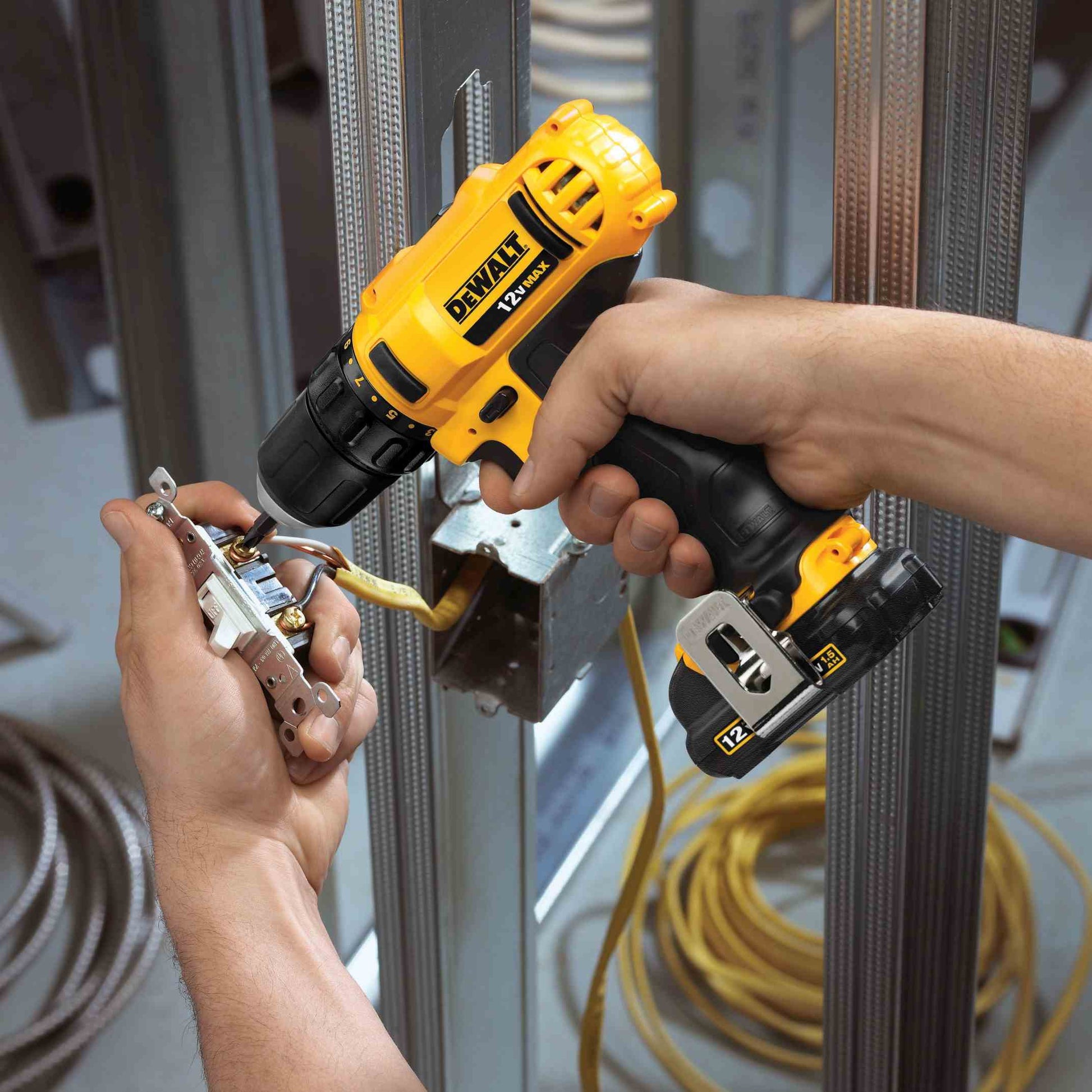 DeWalt DCD710S2 12V MAX 3/8-Inch Drill Driver 1.5AH Kit