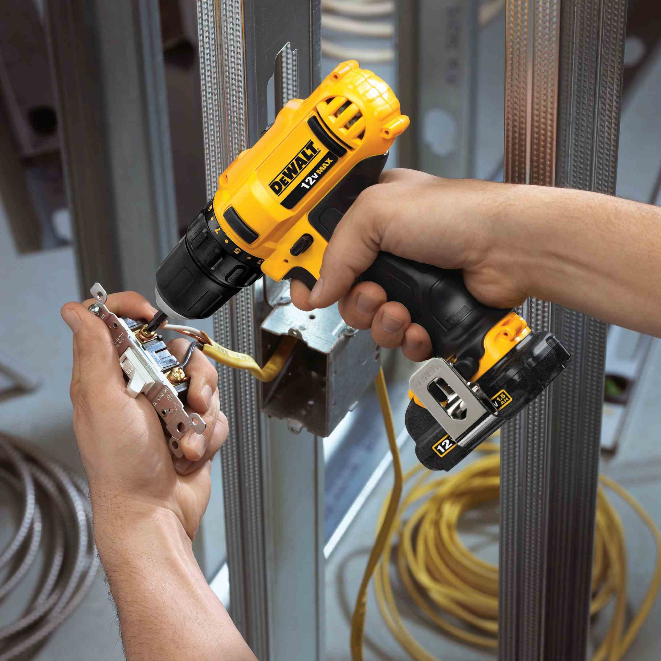 DeWalt DCD710S2 12V MAX 3/8-Inch Drill Driver 1.5AH Kit