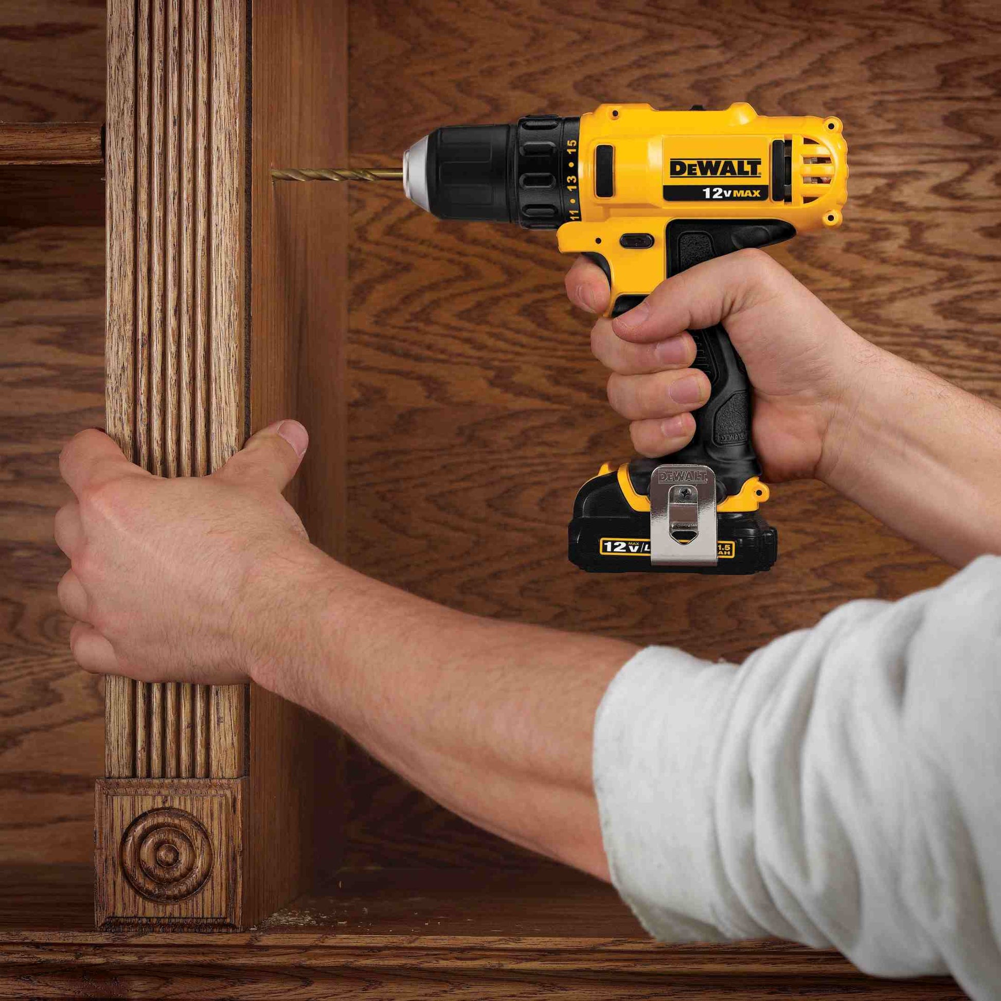 DeWalt DCD710S2 12V MAX 3/8-Inch Drill Driver 1.5AH Kit