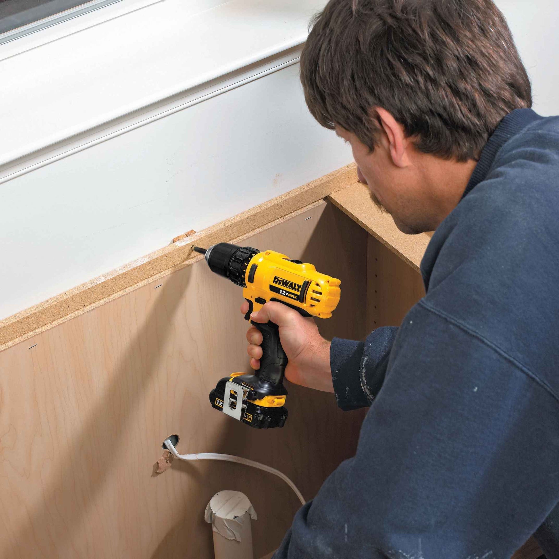 DeWalt DCD710S2 12V MAX 3/8-Inch Drill Driver 1.5AH Kit