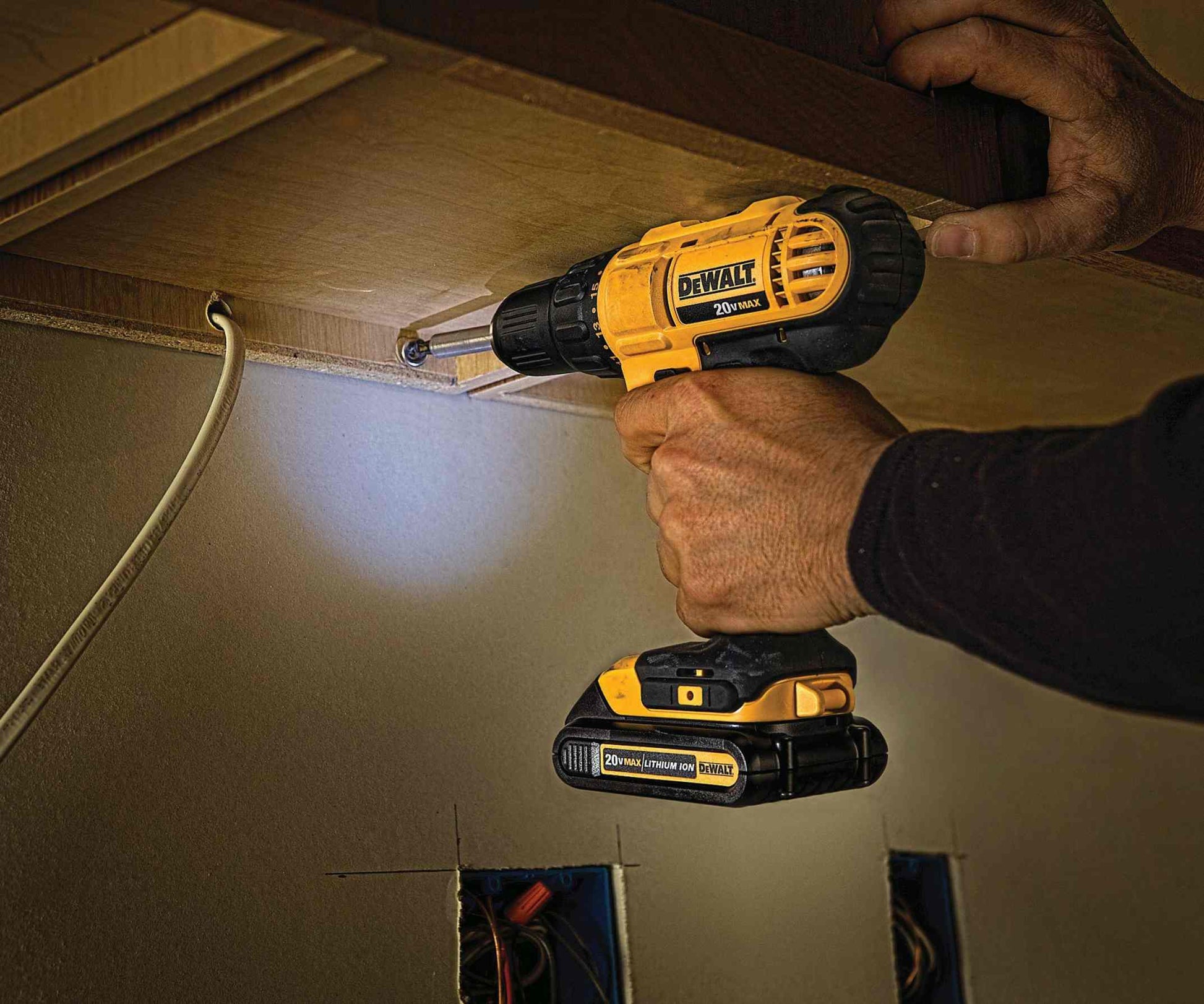 DeWalt DCD771C2 20V MAX Li-Ion Compact Drill and Driver Kit