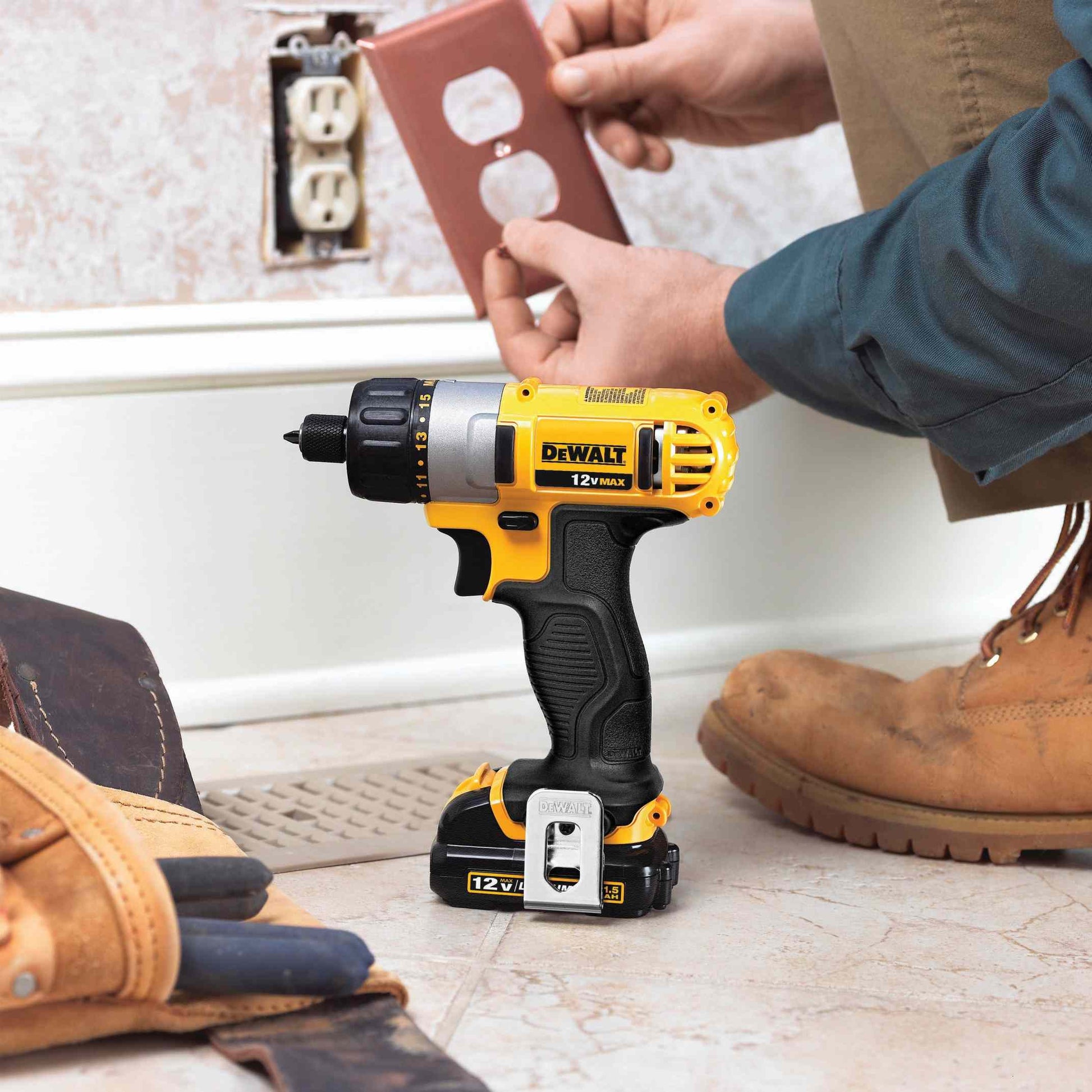 DeWalt DCF610S2 12V MAX 1/4" Screwdriver Kit